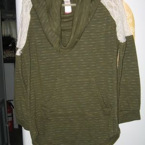 No Boundaries green sweater/shirt